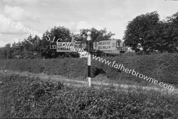 COLOUR TEST FOR FILTERS YELLOW ROAD SIGN BRILLANT LIGHT AFTER 5PM ORDINARY KODAK WITH FILTERF8 OR F7 - 1/50